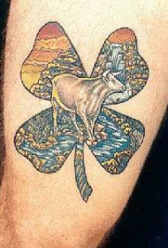 牛和山路三叶草纹身图案