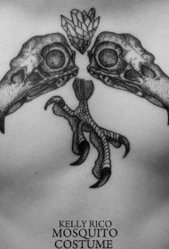 点刺风格黑色鹰头骨和脚纹身图案