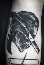 腿部黑灰卓越的雕刻风格骷髅纹身