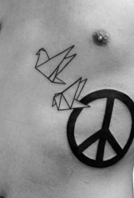 侧肋黑色太平洋标志和纸鹤纹身图案