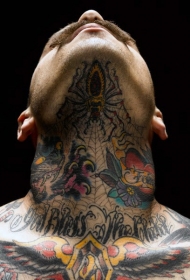 脖子彩色蜘蛛网和花纹身图案