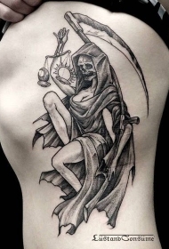 侧肋雕刻风格黑色性感女人骷髅纹身图案