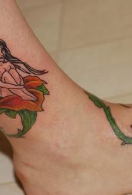 脚踝处的花朵与精灵纹身图案