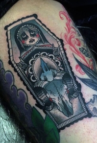 腿部old school彩色棺材与娃娃纹身图片