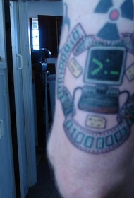 手臂彩色旧学校联盟纹身图案