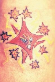 手臂彩色愤怒的红星纹身图案