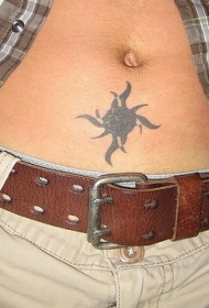 腹部黑色太阳图腾纹身图案