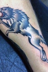 腿部老派风格彩色奔跑的狼纹身