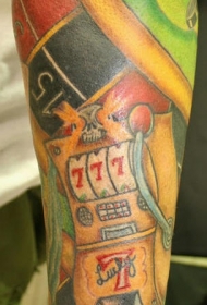 花臂彩色单手强盗纹身图案