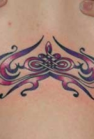 胸部彩色凯尔特部落图腾纹身图案