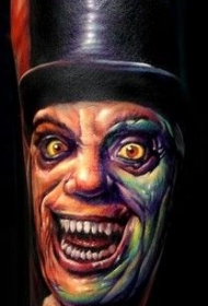 手臂彩色恐怖人物纹身图案