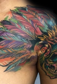 肩部彩色印第安骷髅与羽毛头盔纹身图案