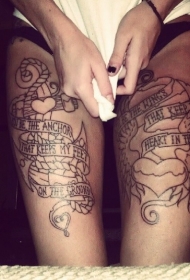 大腿航海主题黑白船锚字母纹身图案