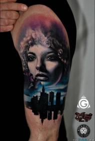手臂彩色女人脸与夜城纹身图案