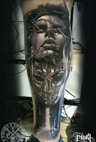 小腿彩色恐怖风格女生肖像与藤蔓面具纹身图案