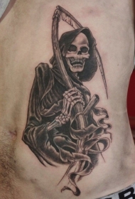 镰刀与死神黑色侧肋纹身图案