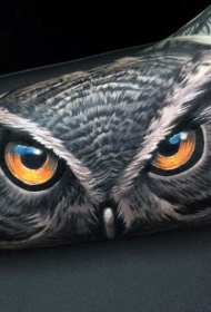 现实主义风格的彩色猫头鹰纹身图案