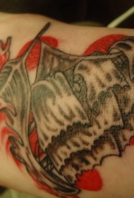 脚背彩色船帆与波浪纹身图案