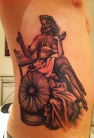 腰侧棕色性感女郎纹身图片