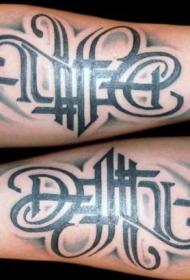 小臂好看的花体组合字母纹身图案
