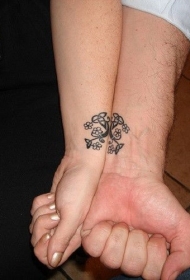 情侣凯尔特结花朵纹身图案