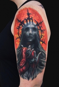 带着红蛇的性感女人彩色肩部纹身