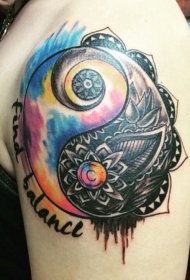肩部彩色八卦宗教纹身图案