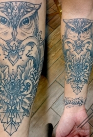 手臂旧货图片风格的珠宝与猫头鹰纹身