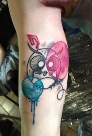 手臂插画风格彩色有趣的猫头鹰纹身