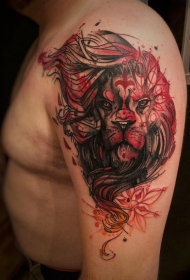 肩部彩色狮子头与饰品纹身图片