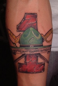 手臂彩色加拿大首军帽纹身图片