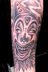 疯狂的小丑和帽子纹身图案