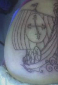 肩部线条海盗船在海洋中纹身图案