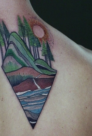 背部彩绘好看的几何森林纹身图案