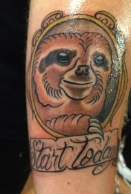 可爱的简单树獭和字母手臂纹身图案缩略频道推荐图