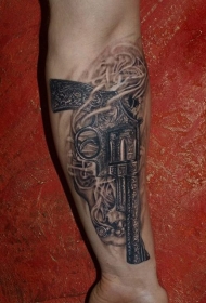 黑灰色老式手枪小臂纹身图案
