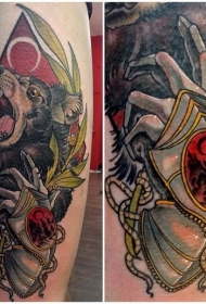 大腿彩色的幻想熊与盔甲和珠宝纹身图案