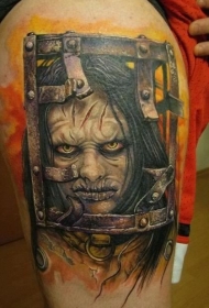 腿部毛骨悚然的恐怖电影女性怪物纹身