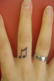 女生音符手指纹身图案