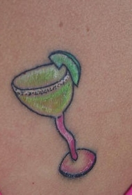 背部彩色的荧光酒杯纹身图案