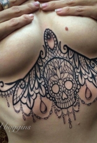 优雅的黑色骷髅胸部纹身图案