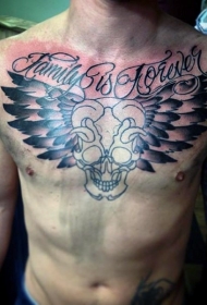 胸部羽毛翅膀和字母骷髅纹身图案