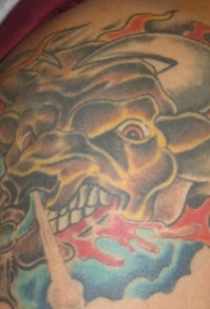 戴牛鼻环的公牛彩绘纹身图案