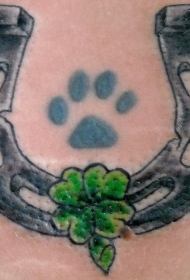 马蹄贴和四叶草动物爪印纹身图案
