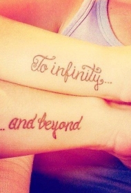 手臂优雅的黑色英文字母纹身图案