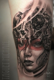 插画风格女人与猫头骨面具彩色纹身图案