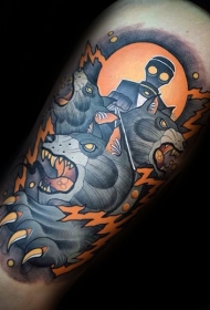 新的学校风格男子与狼纹身图案