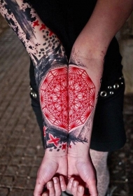 小臂鲜艳的红色曼陀罗花纹身图案