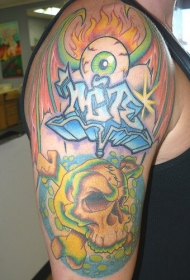 肩部彩色恐怖主题骷髅纹身图案
