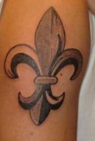 黑白百合花纹章纹身图案